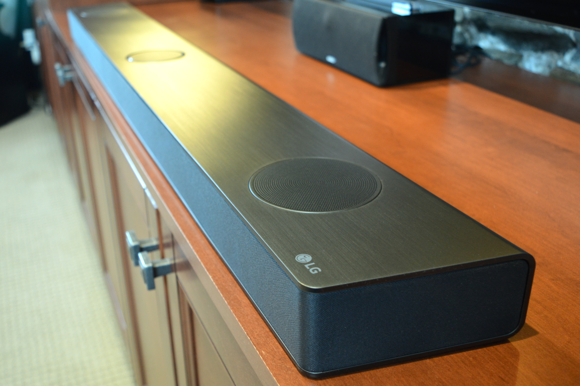 LG review: LG now makes a curved soundbar, too - CNET