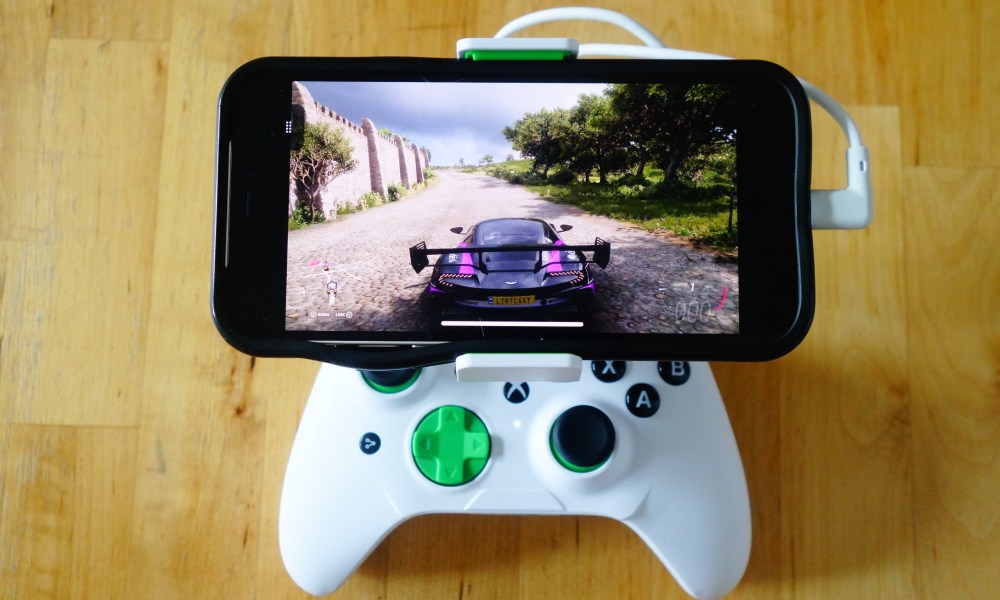 A RiotPWR Xbox Edition controller plays Forza Horizon 5 via a phone.