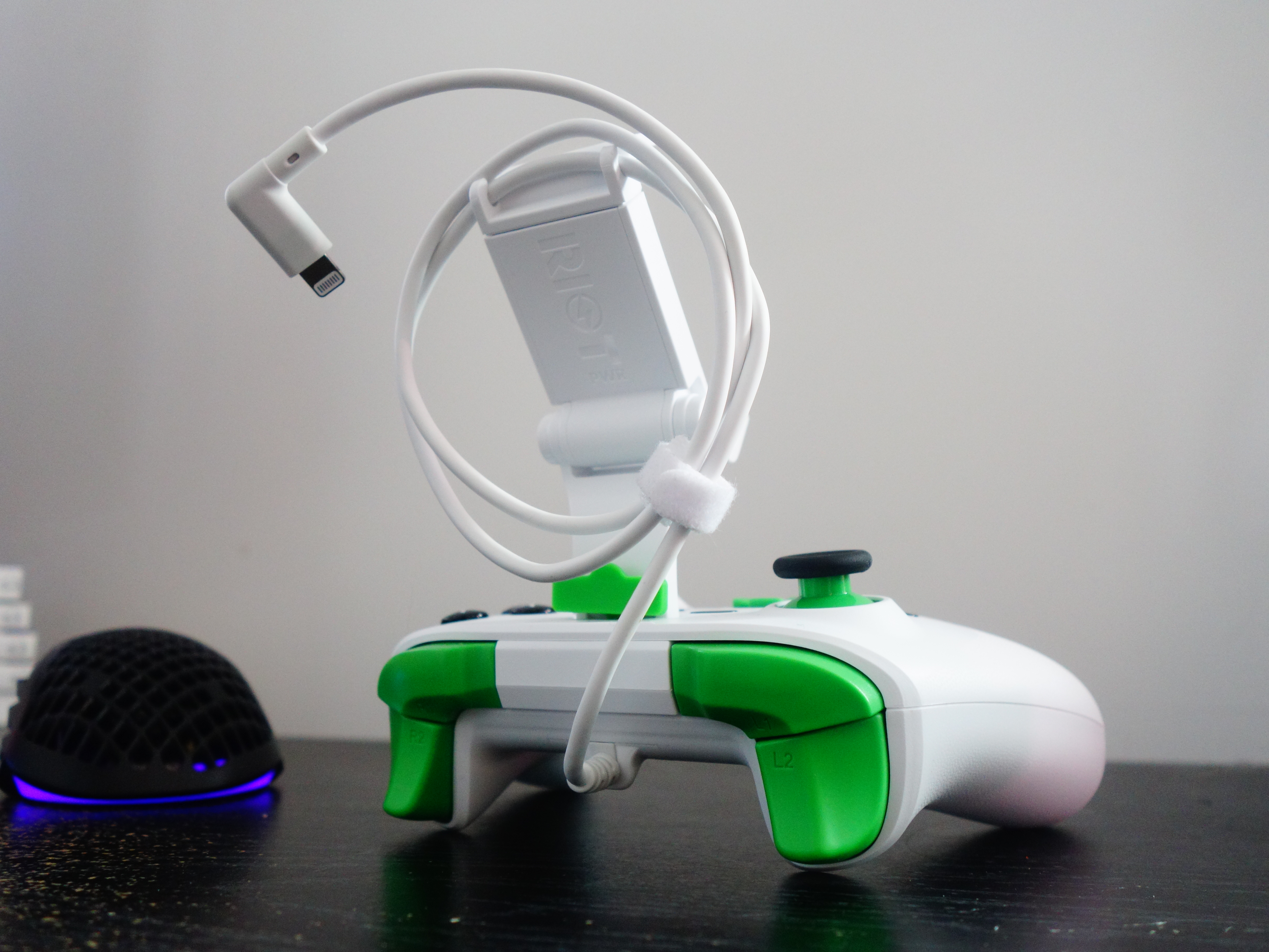 RiotPWR Xbox Cloud Gaming Controller for iOS review: Wires for the win