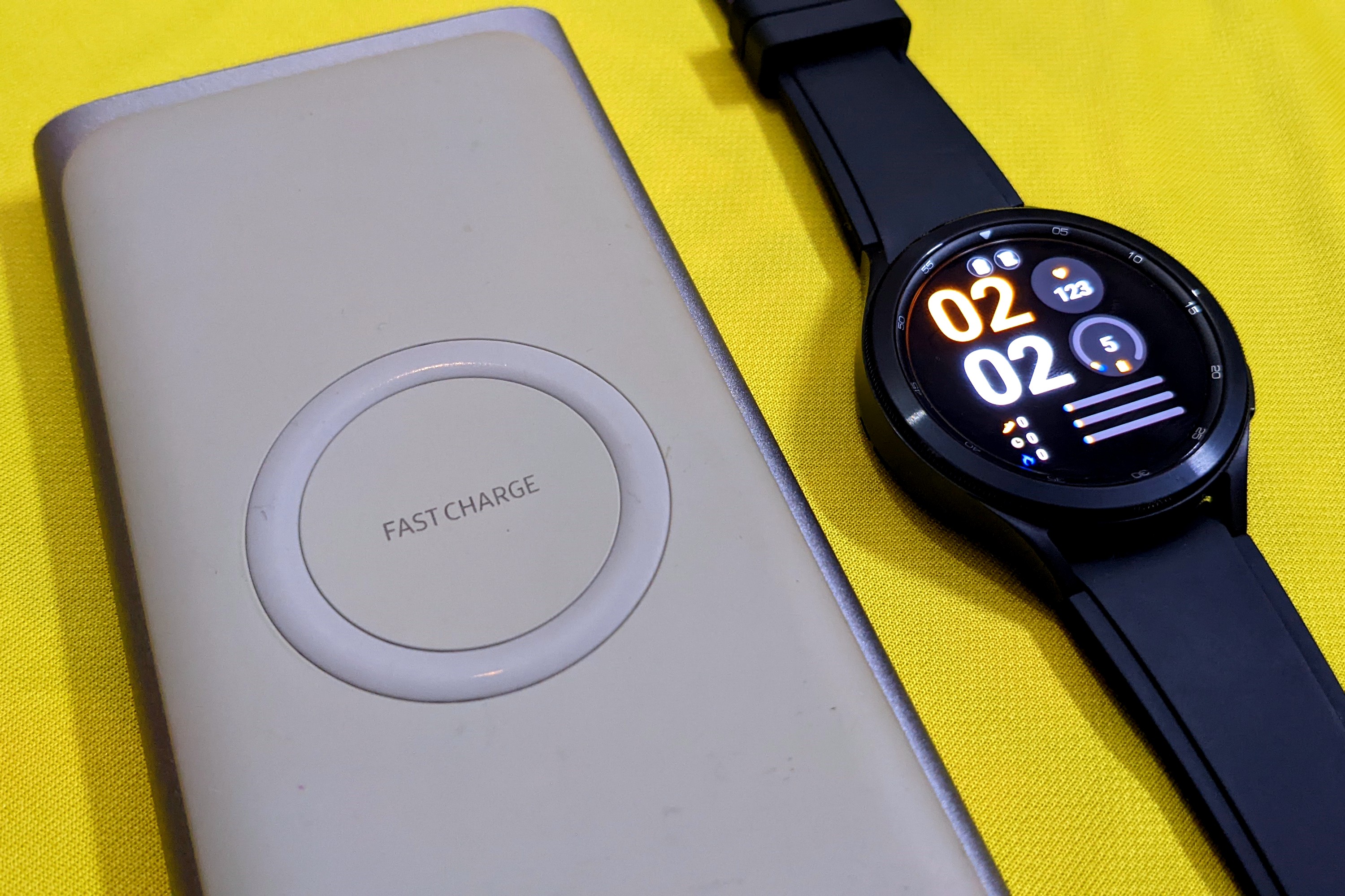 can galaxy watch 4 charge wirelessly