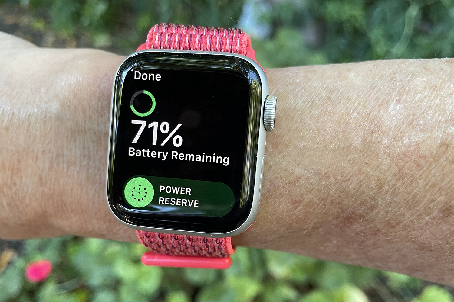 How long does the apple discount watch series 4 battery last