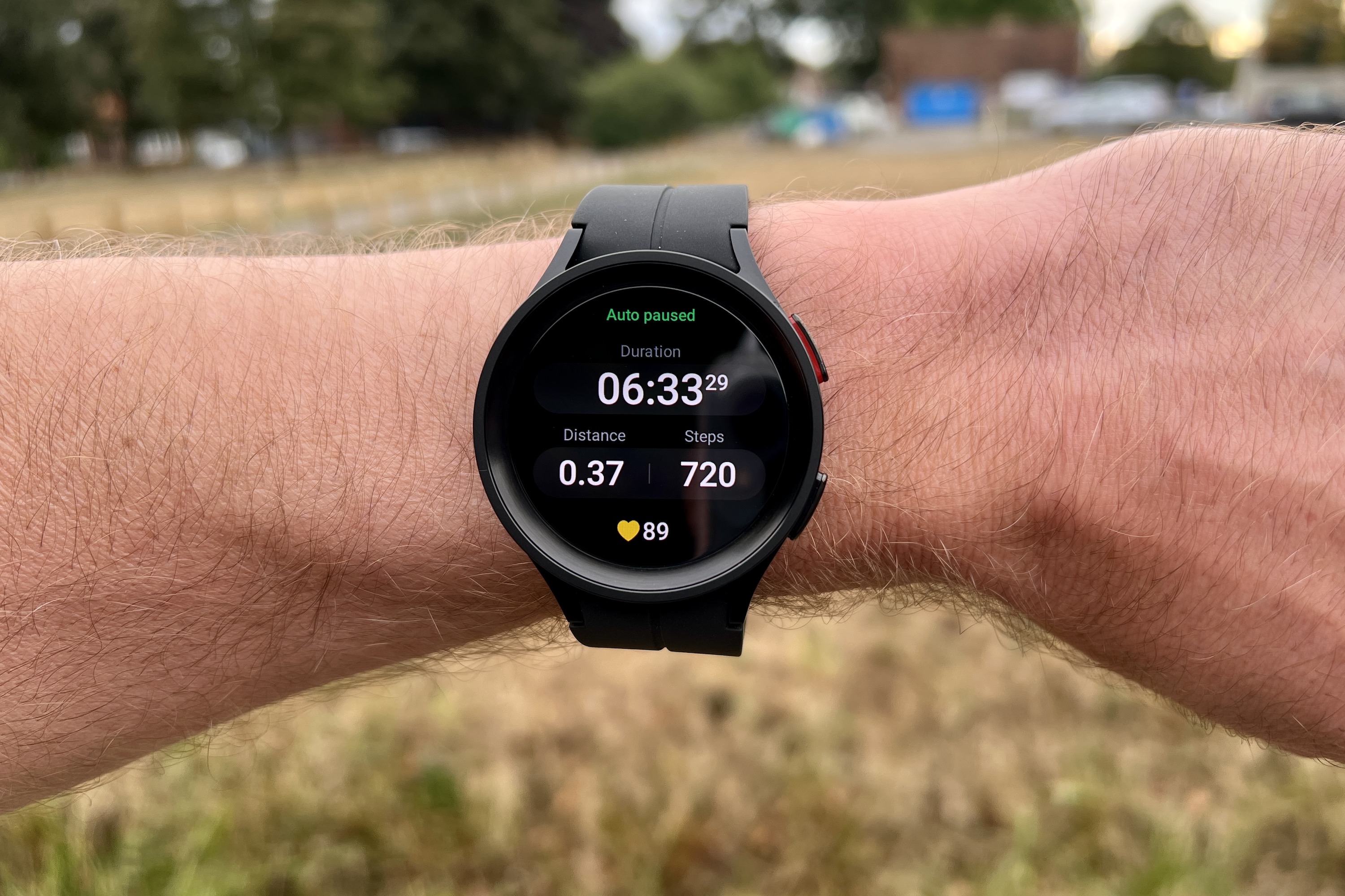 Die Galaxy Watch 5 Pro zeigt ihre Trainingsdaten auf dem Bildschirm an.