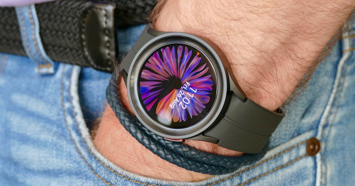 Nếu bạn đang tìm kiếm một chiếc đồng hồ thông minh chất lượng và đầy đủ tính năng, hãy đến với đánh giá Galaxy Watch 5 Pro của chúng tôi. Chúng tôi sẽ cung cấp cho bạn một cái nhìn sâu sắc về sản phẩm này, giúp bạn đưa ra quyết định thông minh và chính xác.