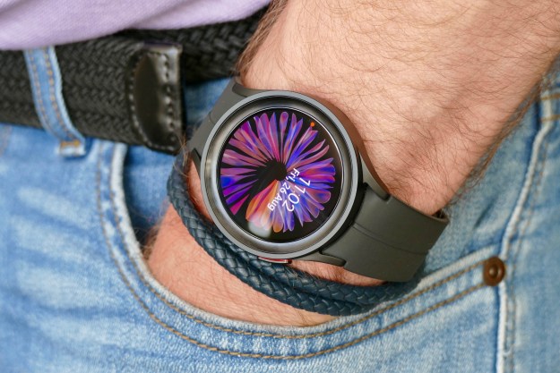 Galaxy Watch 5 Pro: Samsung Galaxy Watch 5 Pro không chỉ là một chiếc đồng hồ thông minh mà còn là một chuyên gia sức khỏe của bạn. Với trợ lý AI tích hợp, các tính năng giúp bạn giữ dáng, giấc ngủ, lượng calo tiêu thụ và hơn thế nữa. Hãy đến cửa hàng Samsung để trải nghiệm ngay hôm nay.