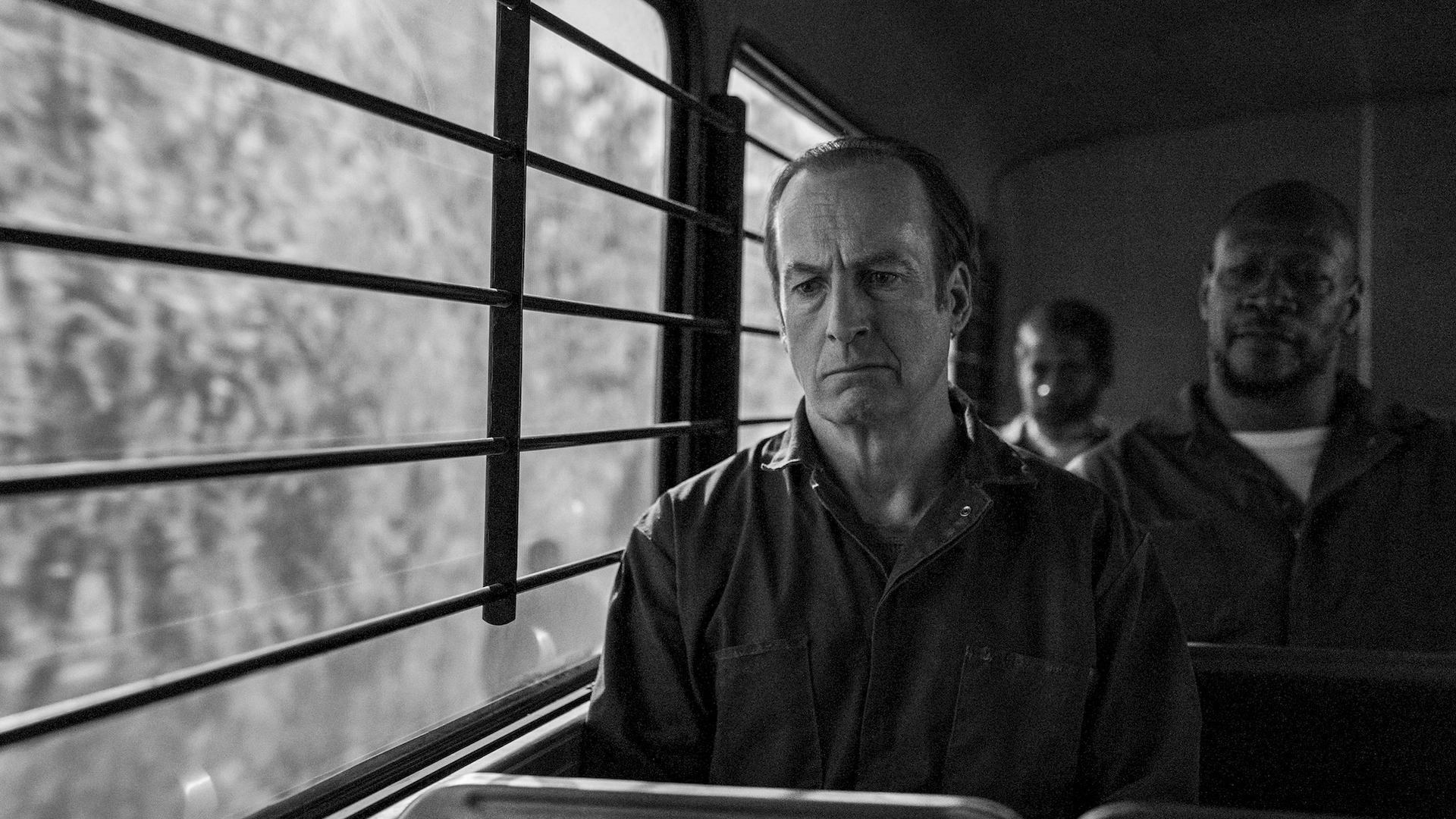 Jimmy dans le bus de la prison dans Better Call Saul