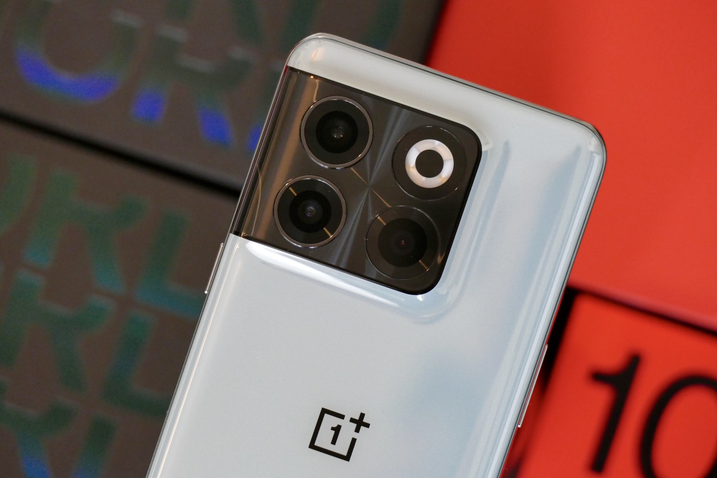 The Nothing Phone 1 is what the OnePlus 10T could have been