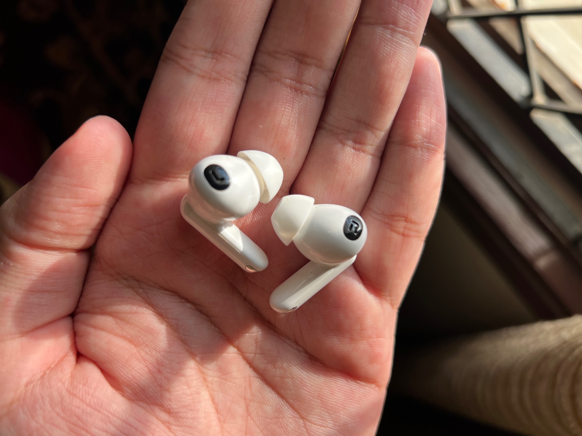 Noise x2 online airpods