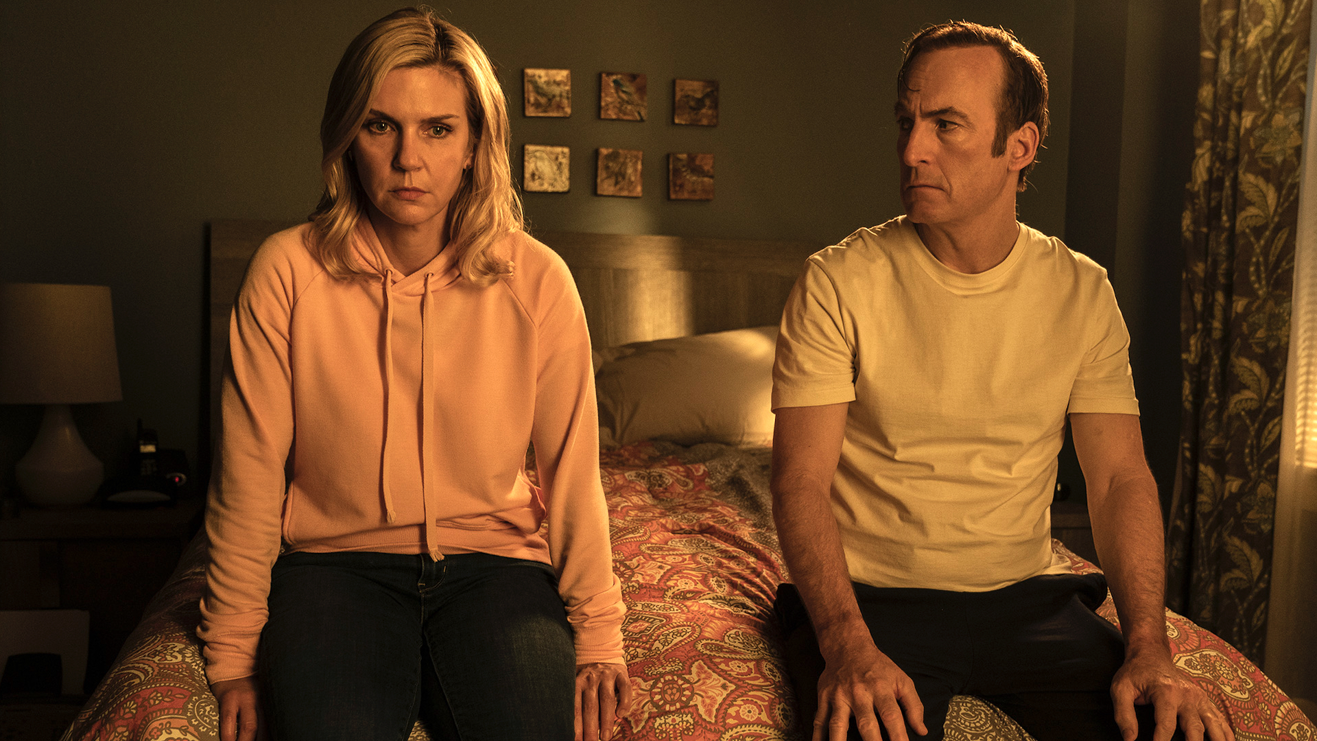 Rhea Seehorn e Bob Odenkirk em Better Call Saul