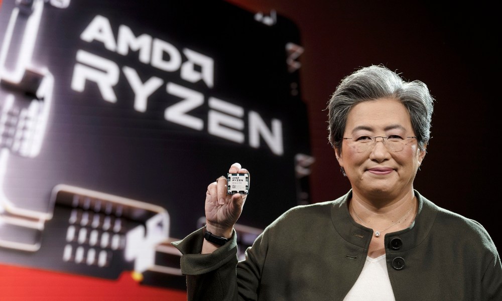 AMD CEO holding a Ryzen 7000 processor.