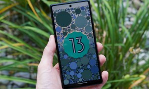 Android 13 logo on a Google Pixel 6a.