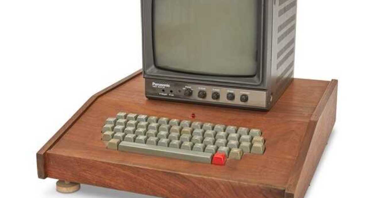 Apple's first computer, a collector's dream, could fetch $500,000 at  auction, Apple