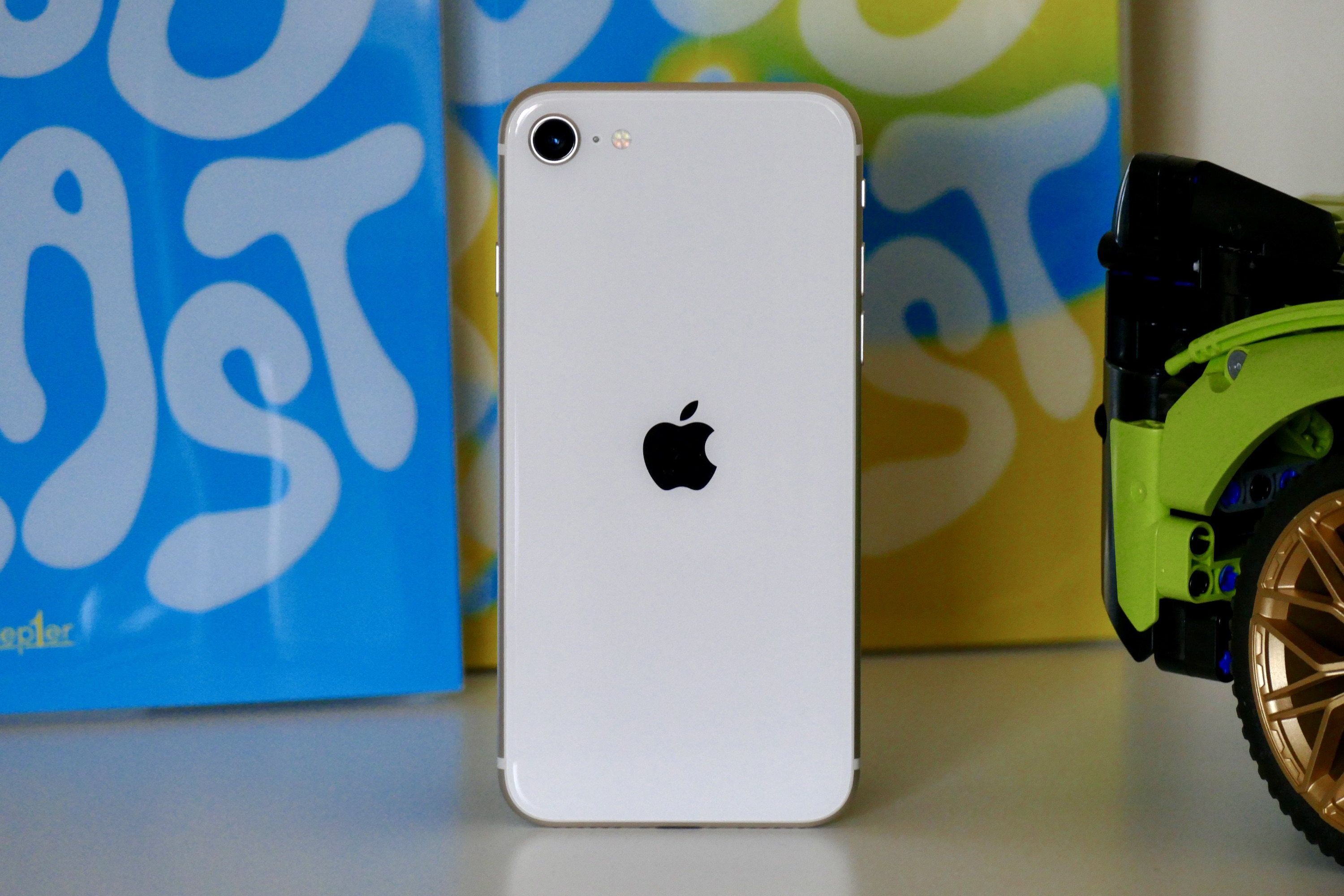 Apple iPhone SE (2022) review: small size, big value | Digital Trends