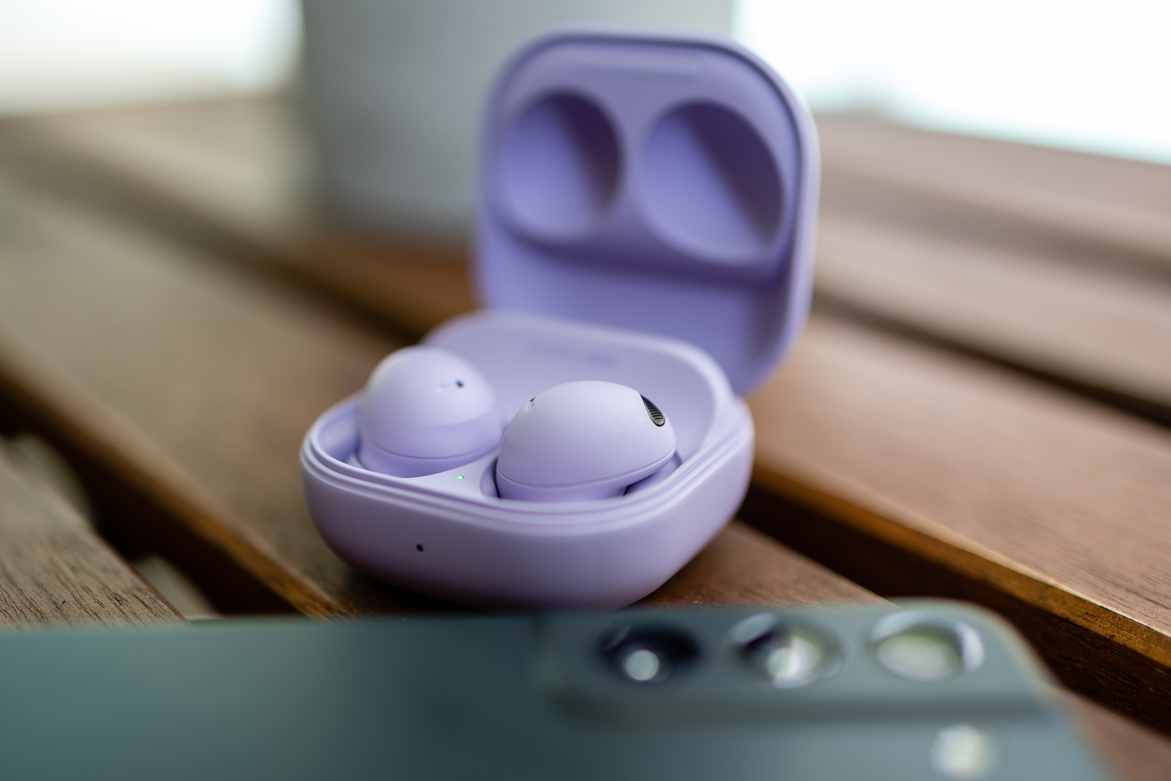 Can i use samsung online galaxy buds with iphone