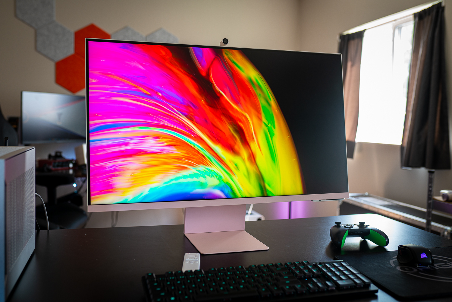 Une image colorée sur le Samsung M8 Smart Monitor.