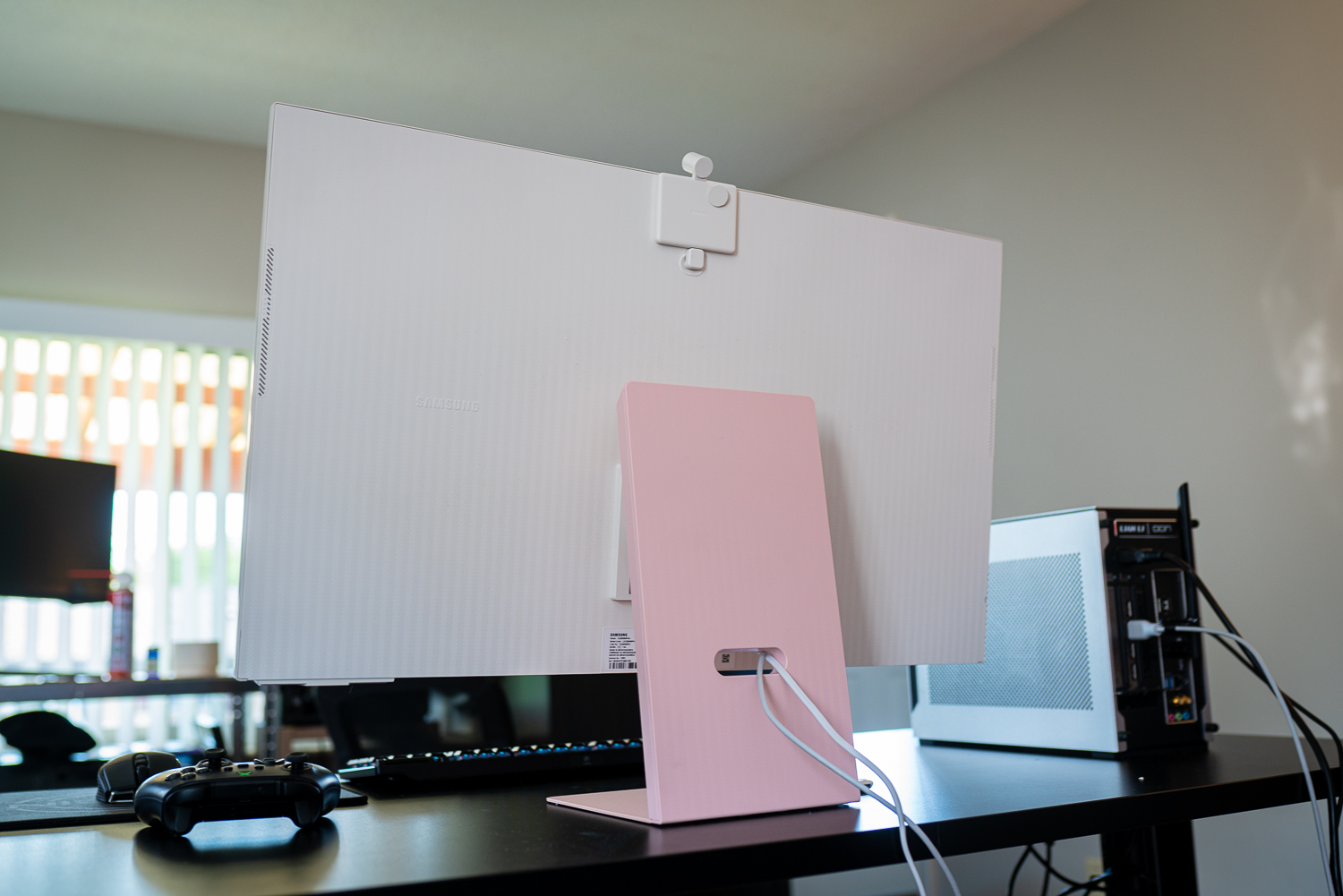 samsung m8 pink monitor