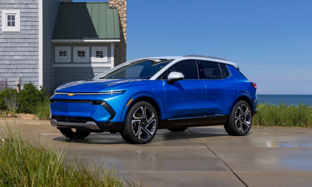 Front three quarter view of the 2024 Chevrolet Equinox EV.