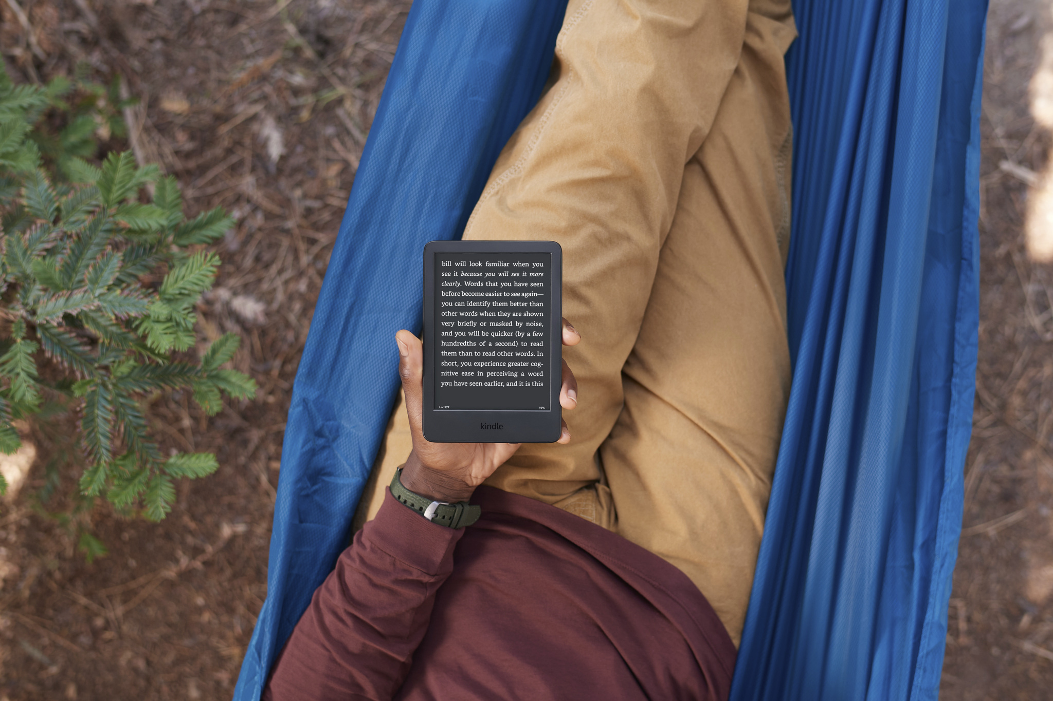 Le nouveau Kindle d'Amazon pour 2022 est livré avec un mode sombre.