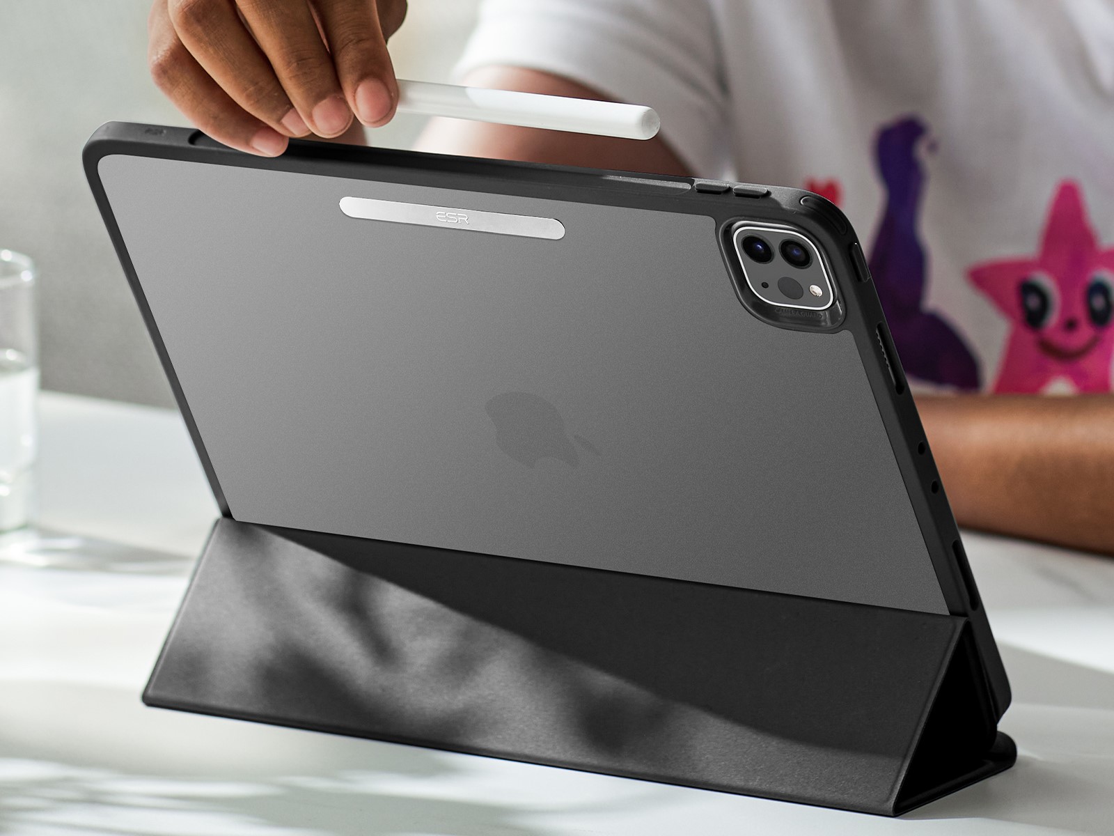 ESR Ascend Hybrid Case for iPad1112.9-2 with multiple configurations.