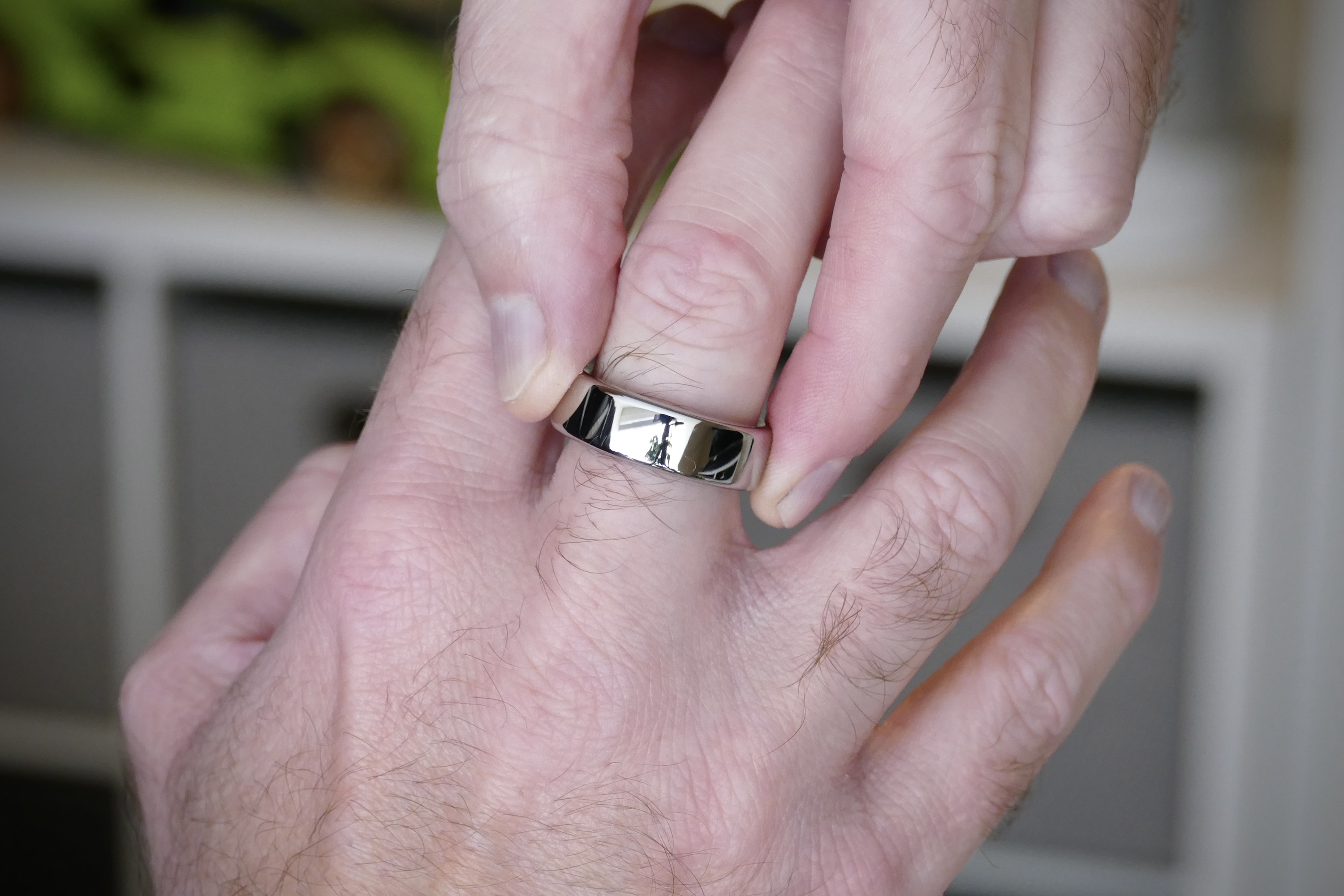 Oura Ring Horizon on Finger