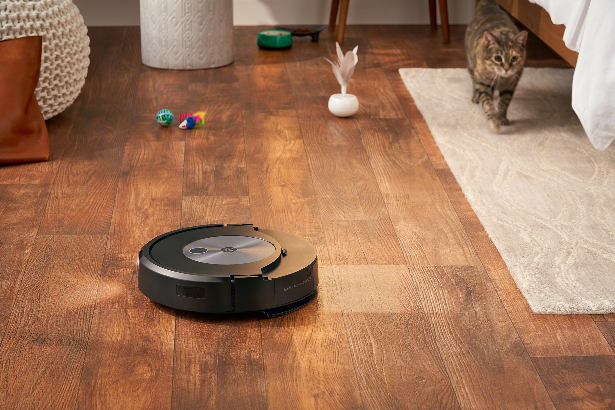 The iRobot Roomba J7+ vacuum cleaner has better vision than its peers -  Hindustan Times