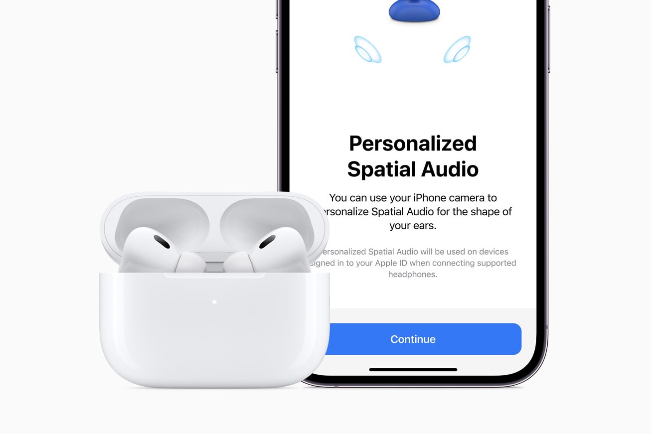 Apple AirPods Pro 2 con función de audio espacial en un iPhone.