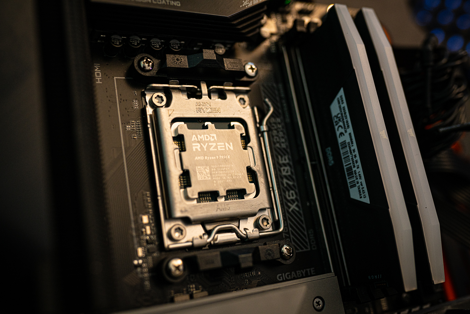 AMD Ryzen 9 7950X 4.5 GHz 16-Core Processor & Gigabyte X670