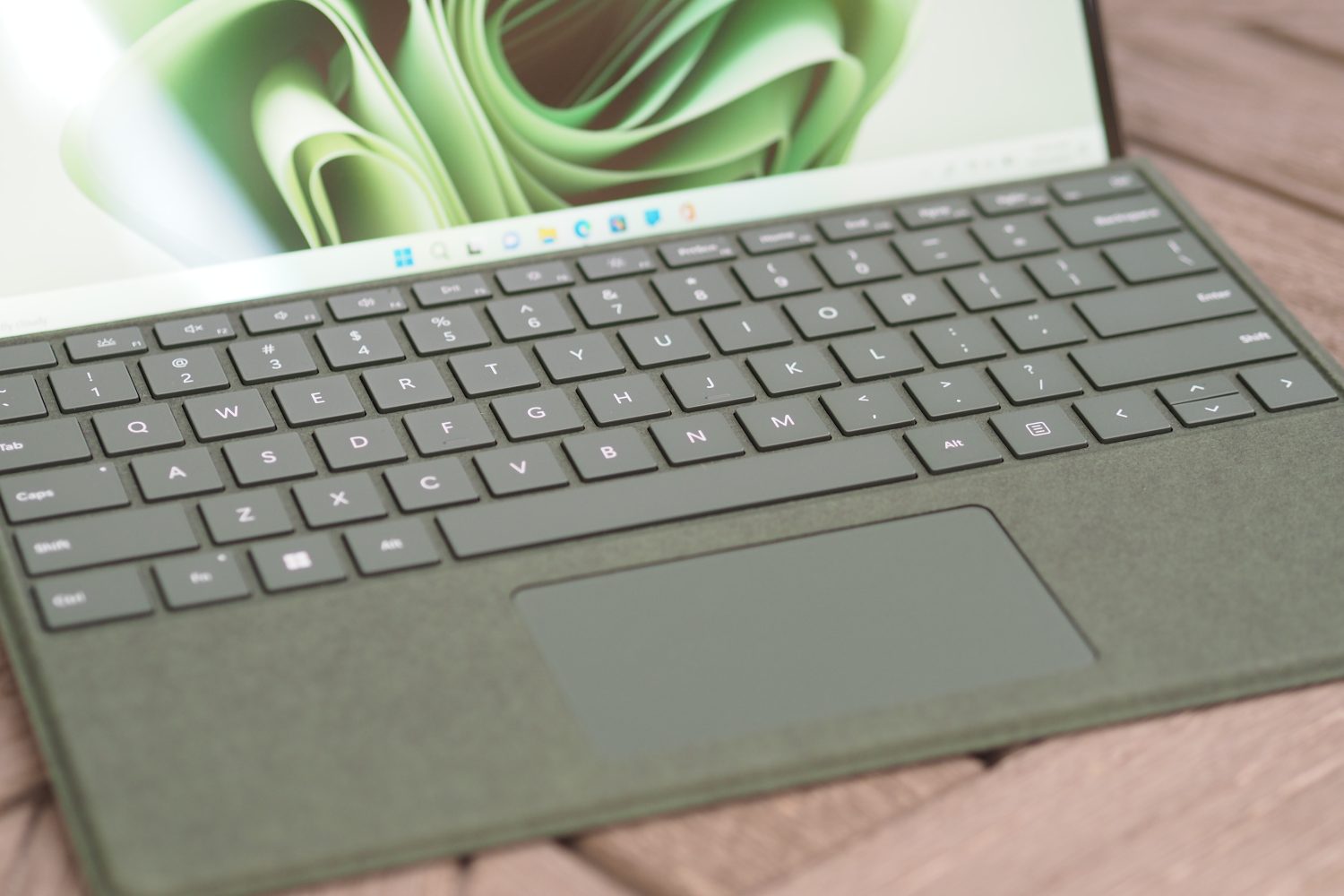 Microsoft Surface Laptop 9 Ansicht von oben nach unten mit Type Cover.