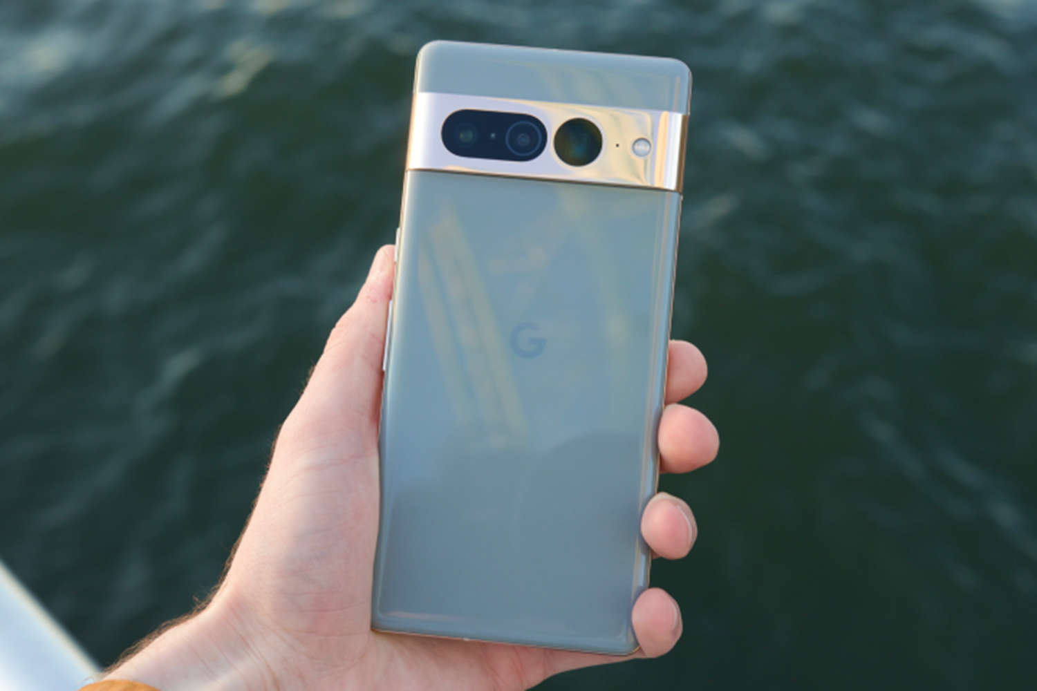 Google Pixel 7 Pro Review: Unimpressive Compared to Competition