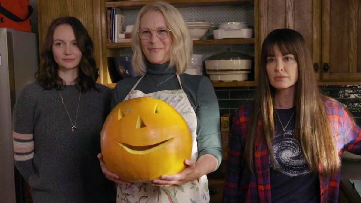 Laurie holds a pumpkin with 2 women in Halloween Ends.