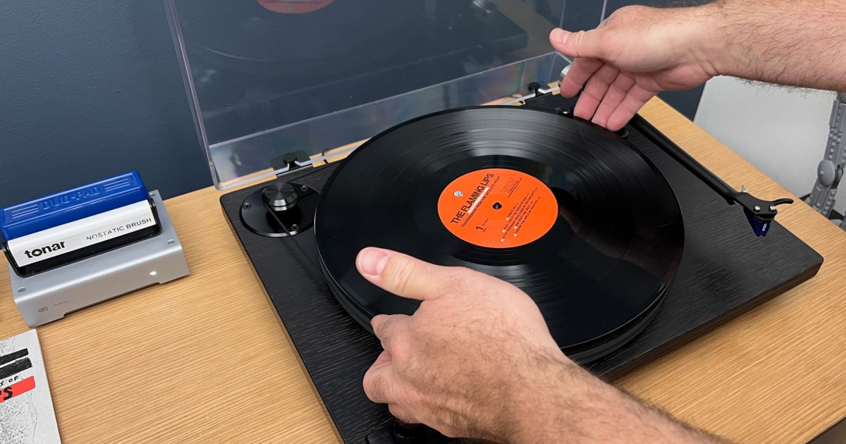 Easy Ways to Clean the Needle on a Record Player: 9 Steps