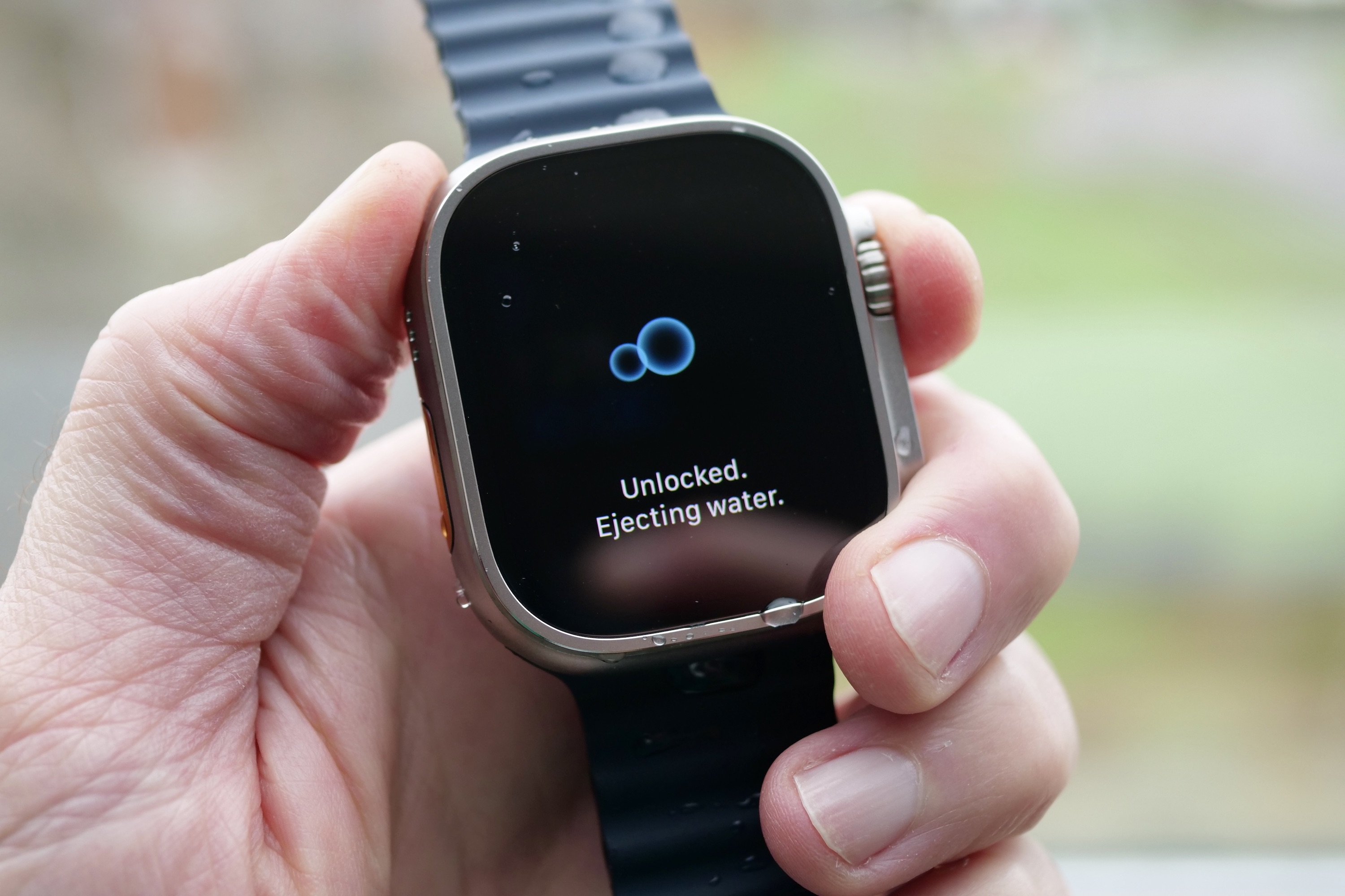 Can apple watch online 5 go in water