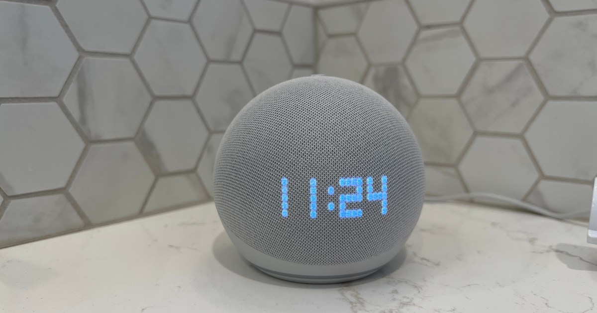 Echo Dot with Clock (2022) review: an almost perfect smart speaker - The  Verge