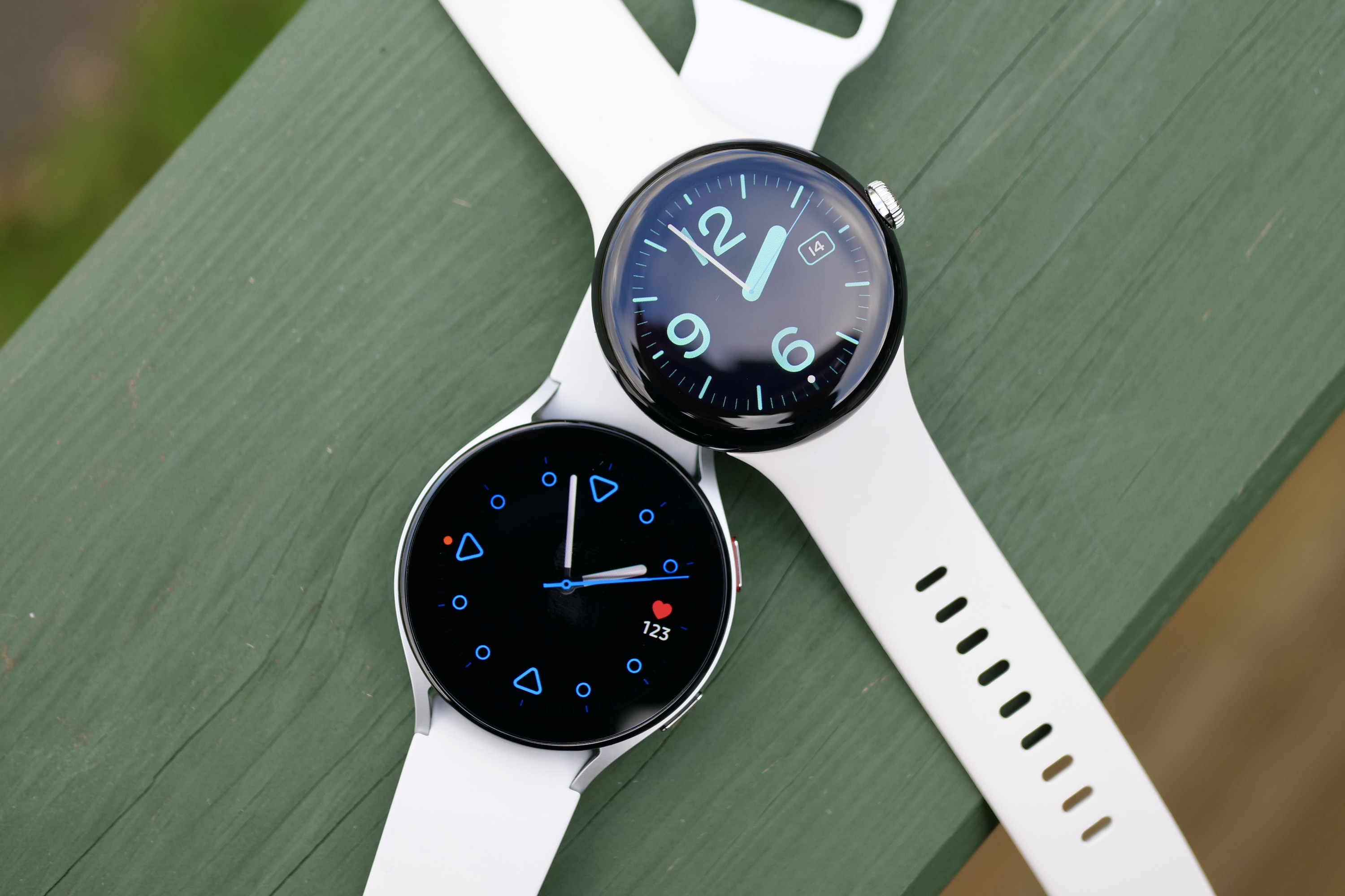 Wear OS 4: Preview of upcoming smartwatch update with Material You and new  grid view -  News