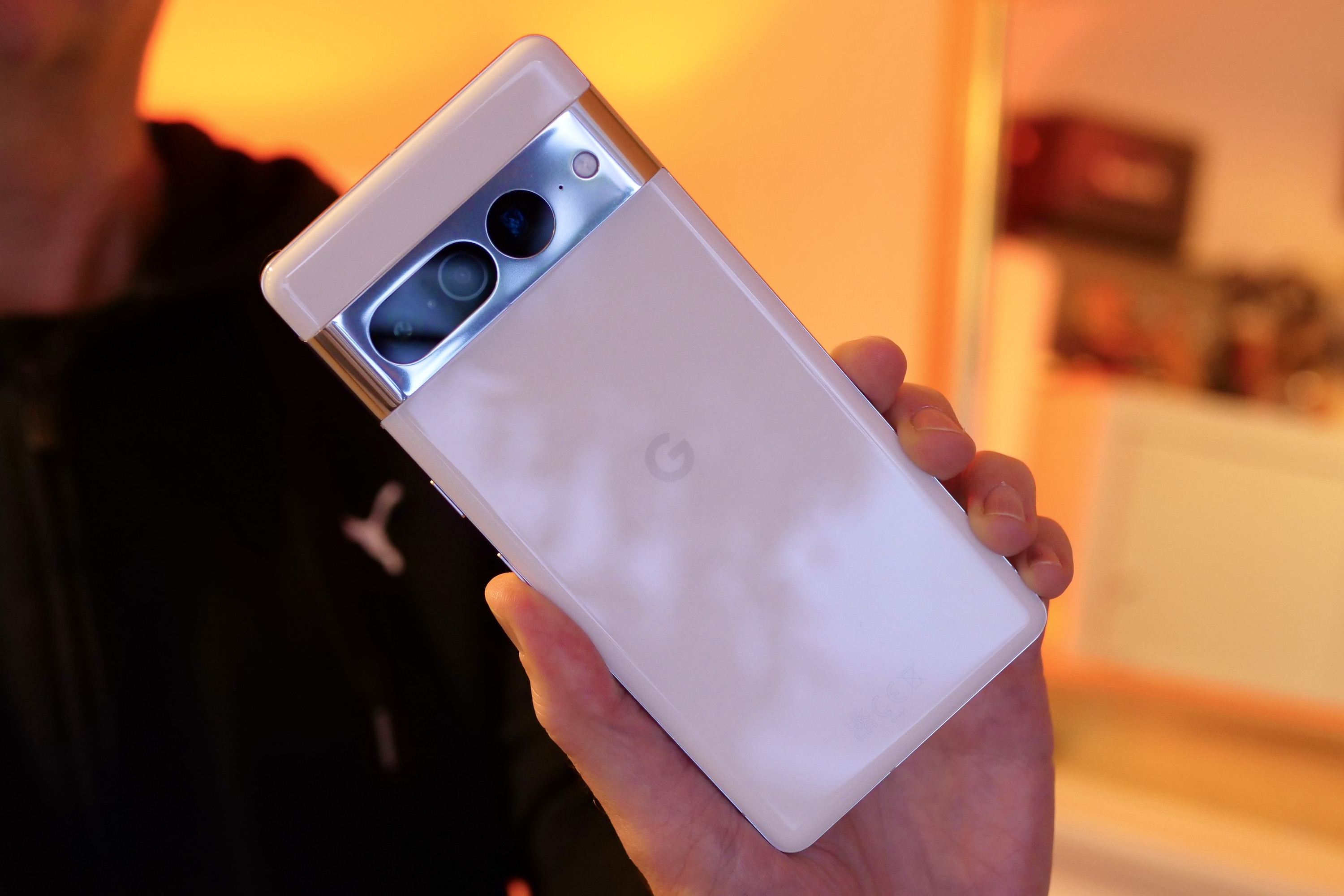 Pixel 7 Pro Hands-On: Google's Bigger Phone Puts a Lot on Its Third Camera  - CNET