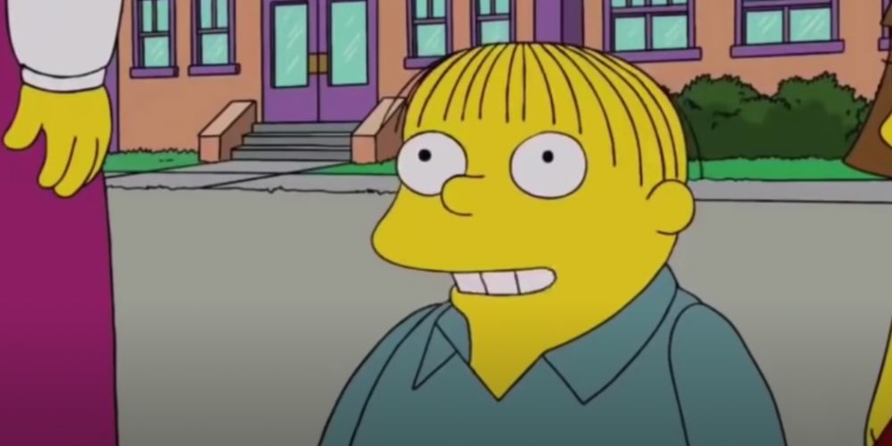 Ralph Wiggum se tient devant l'école primaire de Springfield