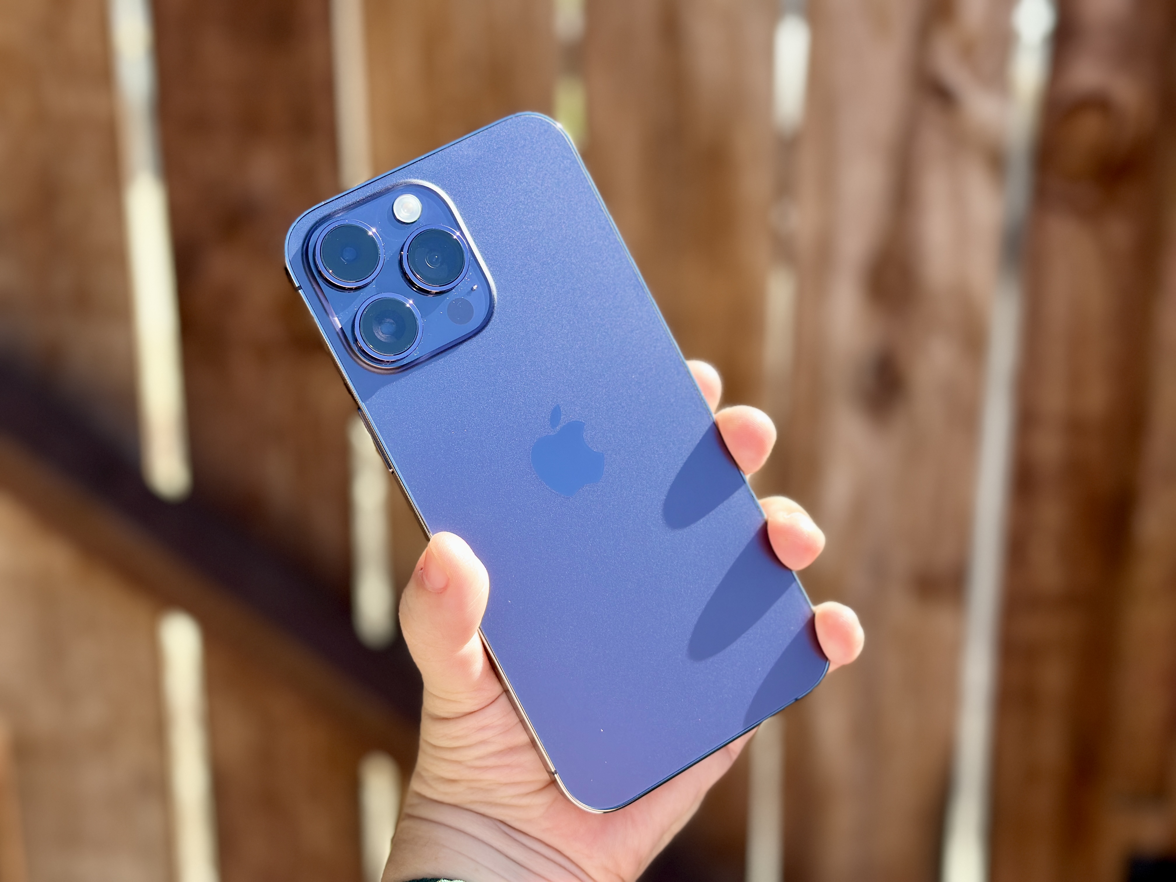 Review of Apple's iPhone 14 and iPhone 14 Pro: They're leaning