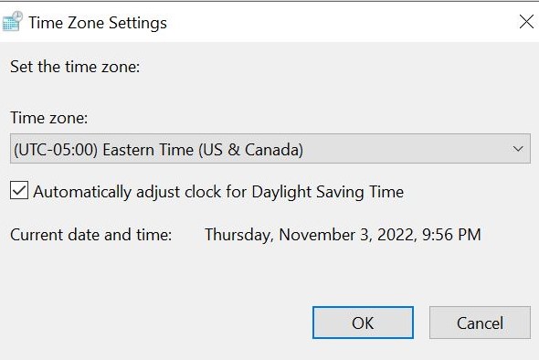 Asegúrese de que su computadora con Windows esté en la zona horaria correcta si no se actualiza automáticamente al horario de verano.