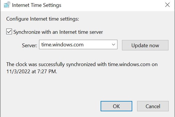 Para intentar solucionar sus problemas de actualización de DST, puede intentar sincronizar su computadora con Windows con la hora de Internet. 