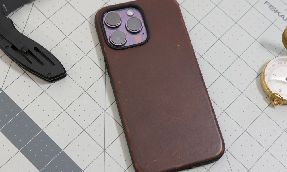 Nomad's Modern Leather case on an iPhone 14 Pro Max.