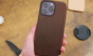 Nomad's Modern Leather case on an iPhone 14 Pro Max.