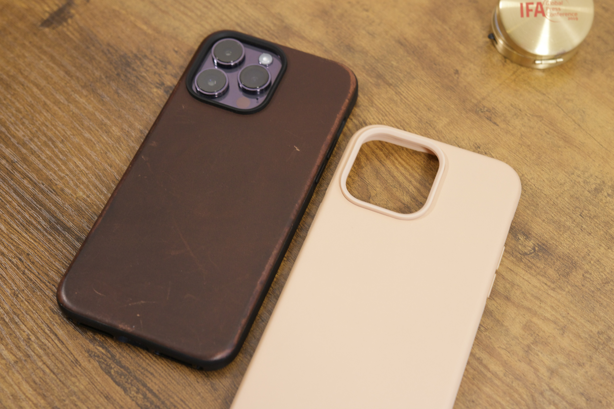 Nomad - Leather Folio Case Apple iPhone 14 Pro Max - Brown
