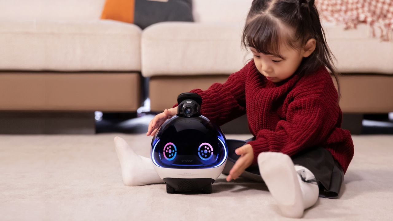 Enabot EBO X Smart Home Robot Review: Looks like a BB-8! - Gizmochina