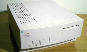 An Apple Macintosh IIvx computer on a wooden desk.