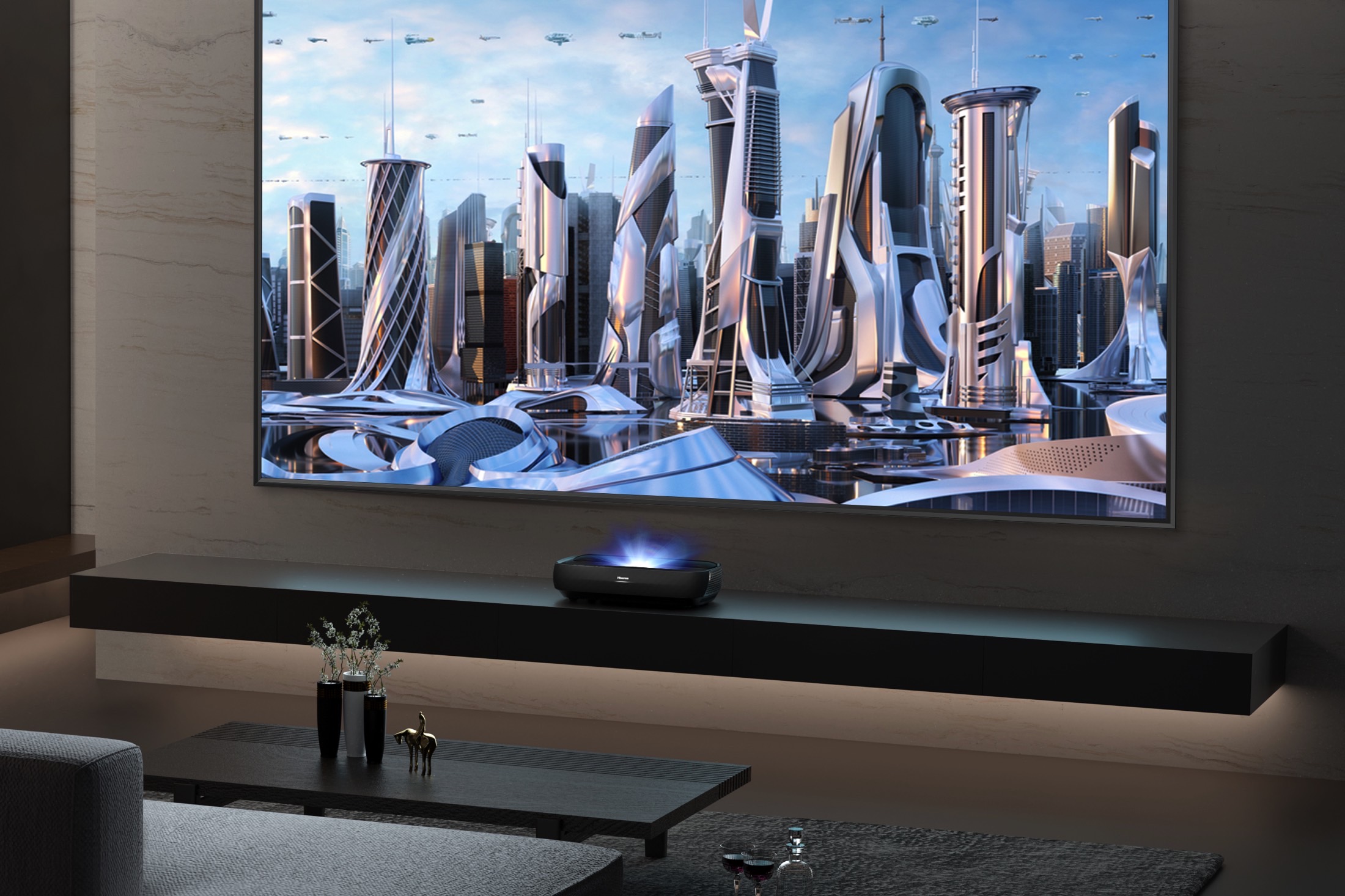 Los nuevos proyectores láser 4K y 8K de Hisense quieren destronar a las  teles grandes: hasta 130 para montar tu cine en casa