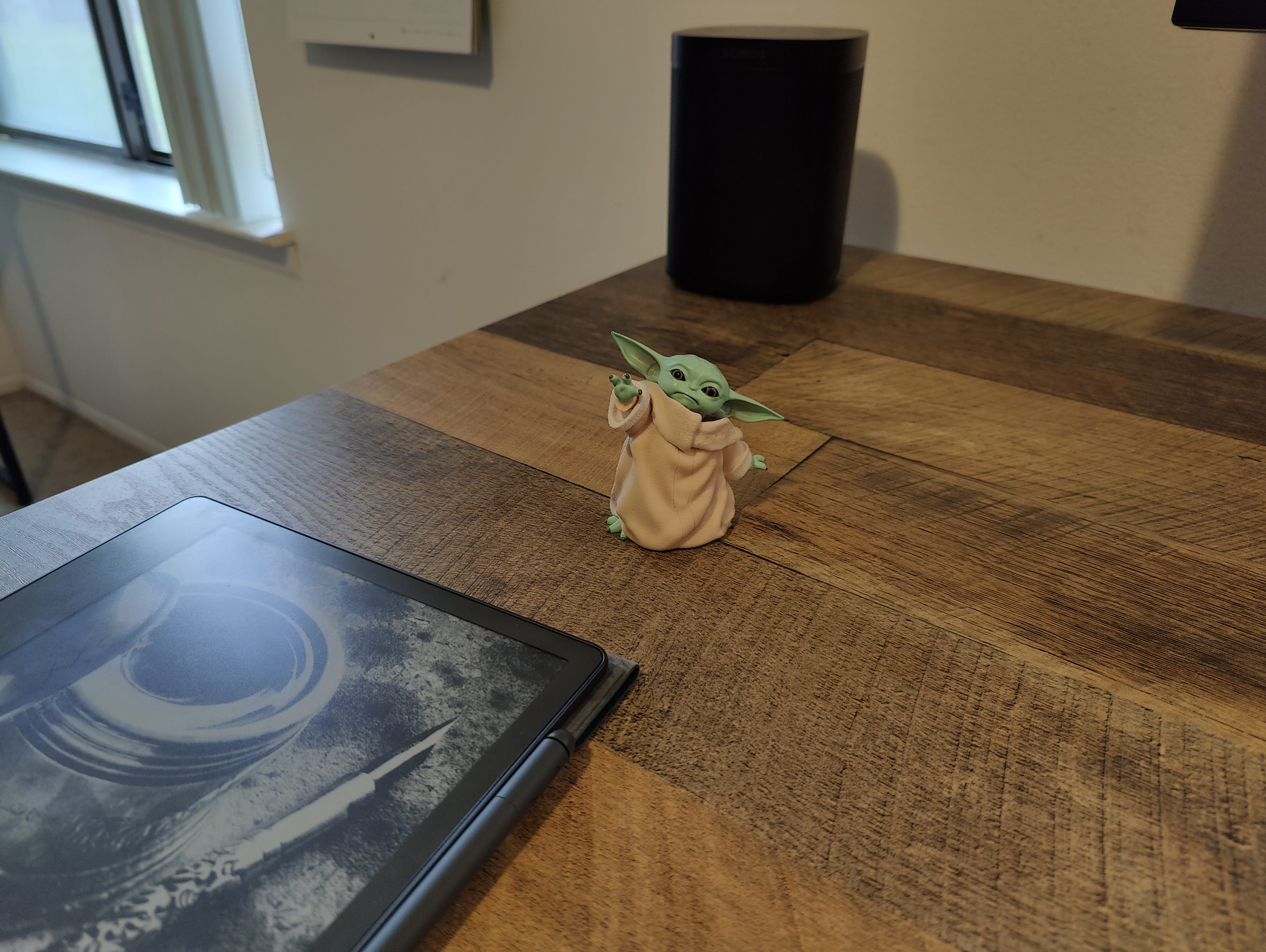 Camera sample from the OnePlus 10 Pro. It's a photo of a small baby Yoda figurine on a desk.