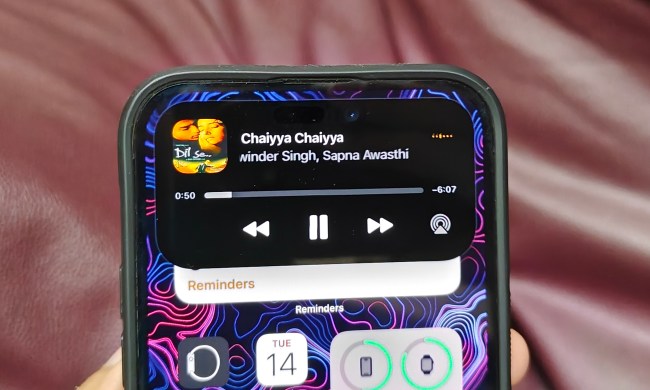 Dynamic Island Spotify Chaiyya Chaiyya song.