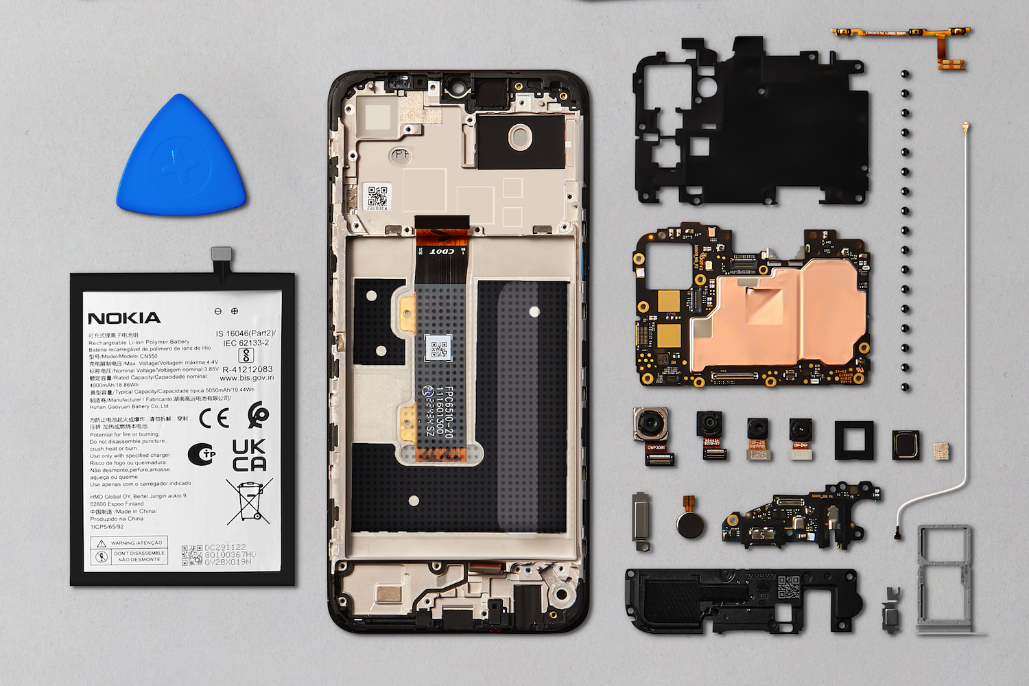 El Nokia G22 desglosado en sus componentes.