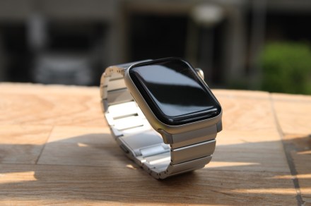 Nomad Aluminum Band review: I’ve never used an Apple Watch band like this