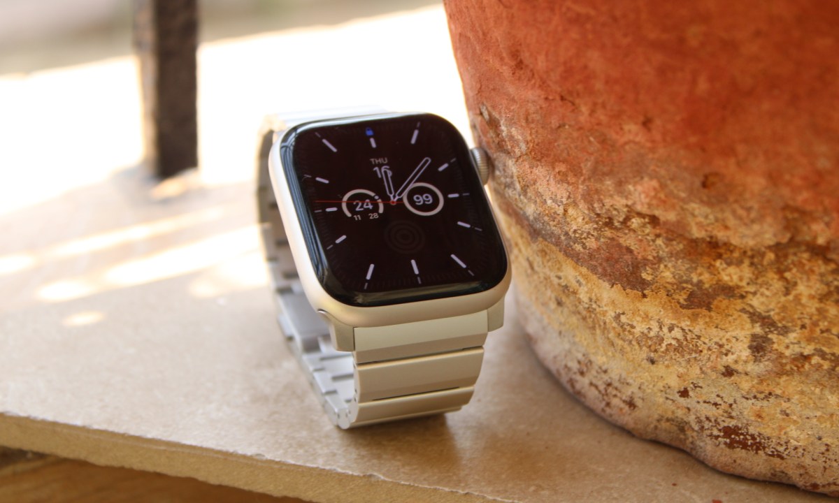 Apple Watch SE with Nomad Aluminum Band