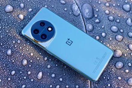 Is the OnePlus 11 waterproof, and does it have an IP rating?